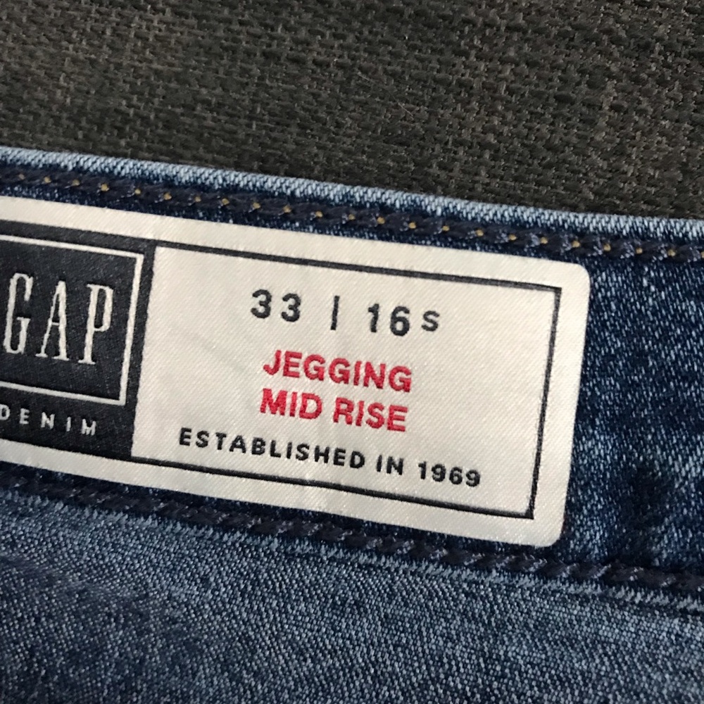 Size 16s Gap Mid Rise Jegging